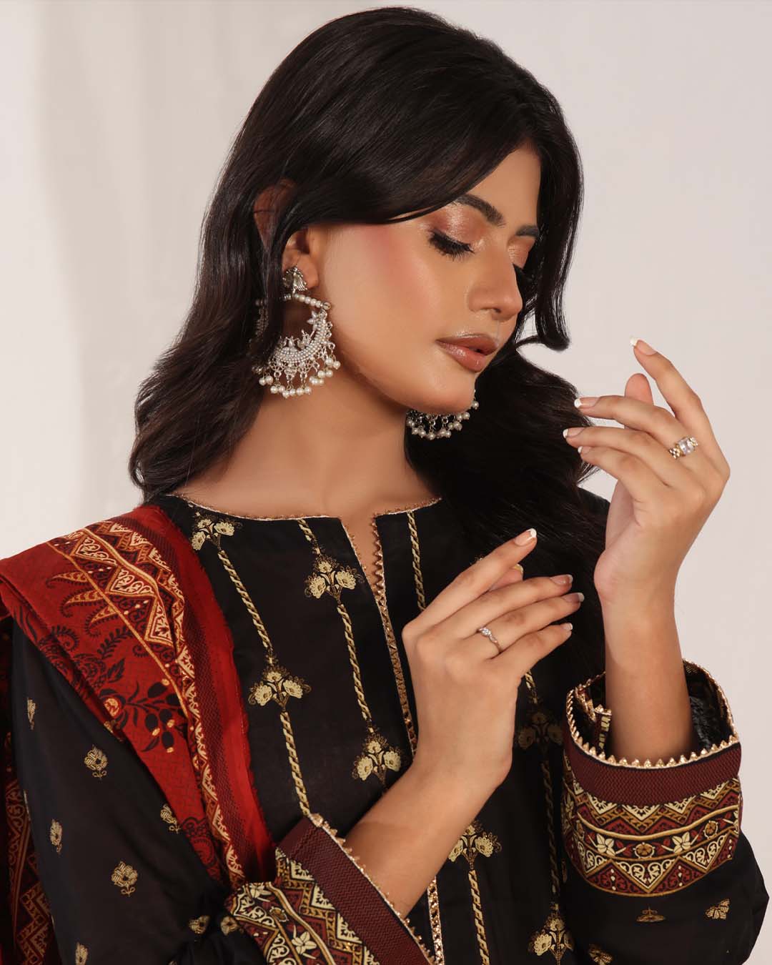 MJ Banarsi Signature Lawn 3PC – Gold Paste Print Summer Suit - Image 2