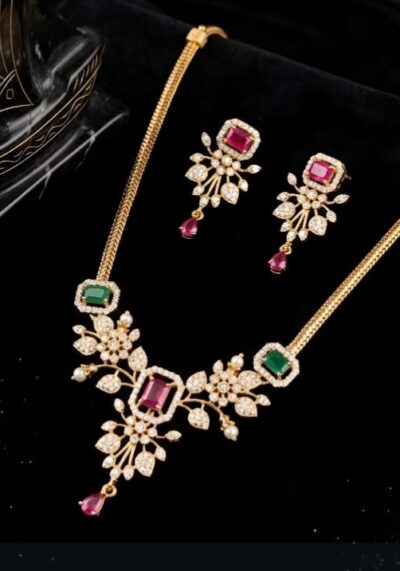 Glow Necklace Set – Elegant South Indian Bridal Jewelry