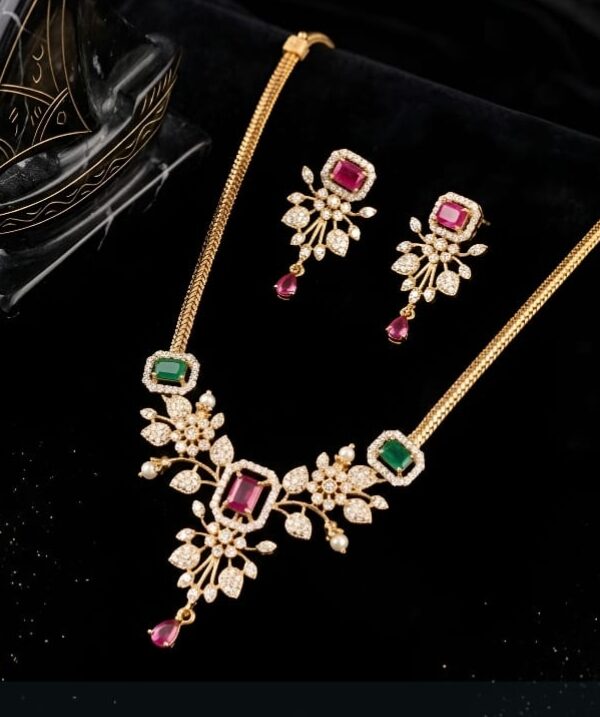 Glow Necklace Set – Elegant South Indian Bridal Jewelry