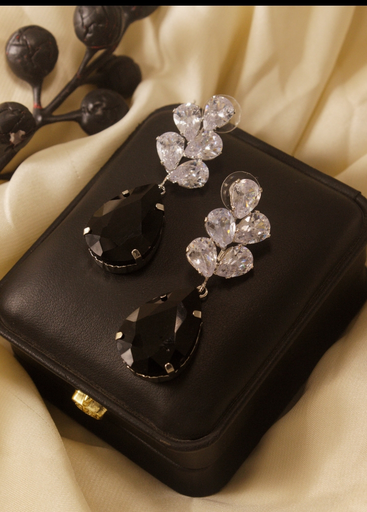 Zarqun Earrings – Elegant & Trendy Jewelry for Every Occasion - Image 2