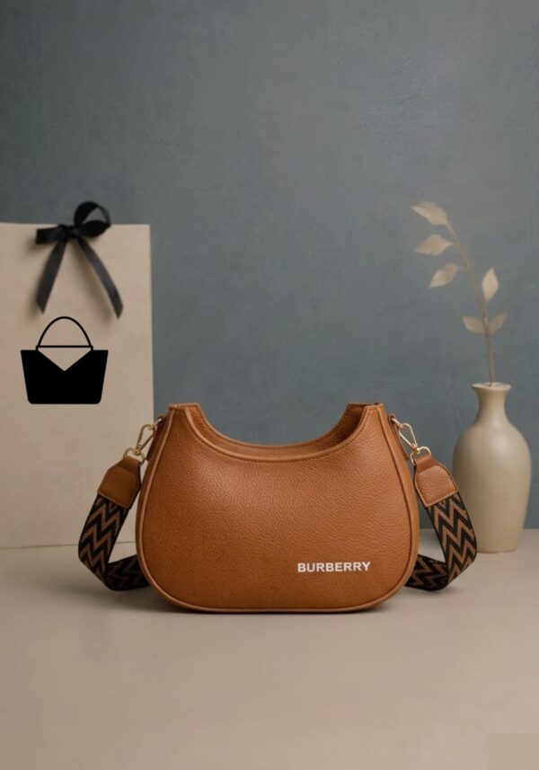 Modern Muse Crescent Crossbody – Minimalist Elegance & Daily Comfort