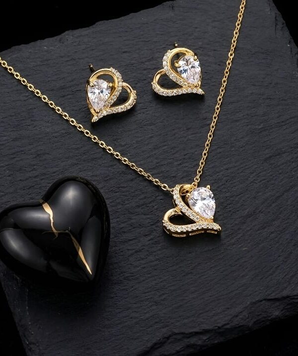 Aafreen Classic Locket Set – Elegant Everyday Jewelry