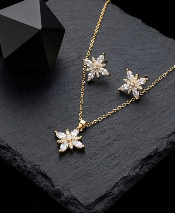 Zivara Glow Locket Set – Stylish Elegant Jewelry