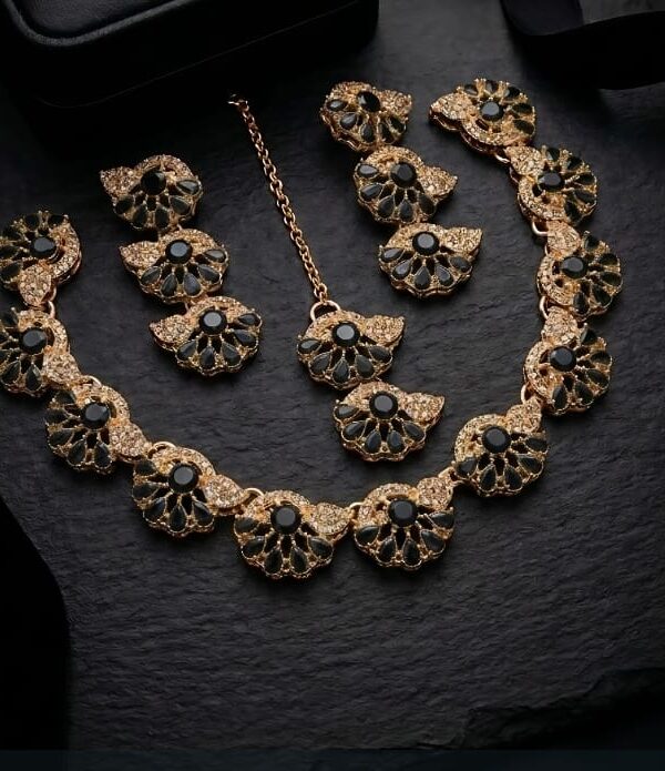 Veyra Casting Necklace Set  Elegant Shine That Turns Heads