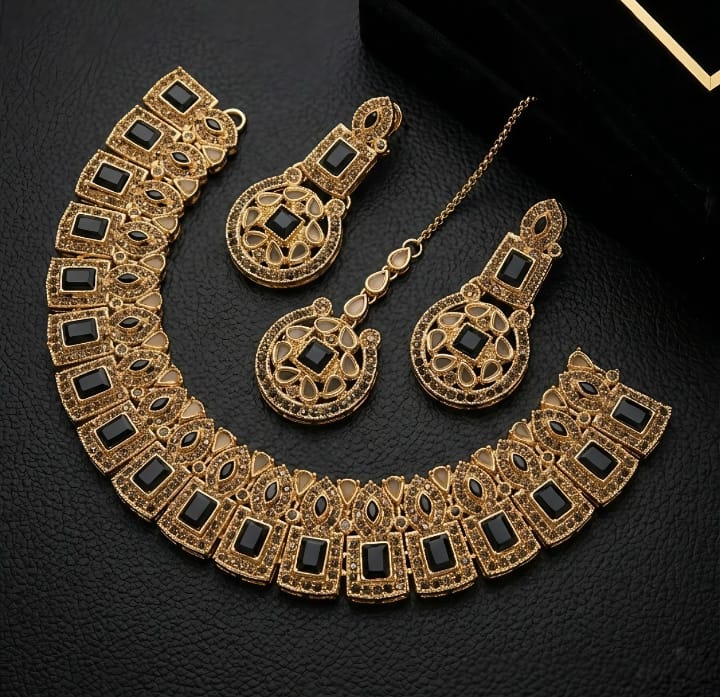 Classic Casting Necklace Set Modern Elegant Jewelry for Women - Image 6