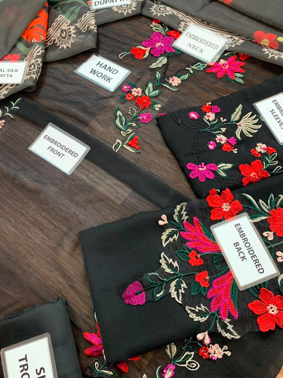 IZNIK Luxury Embroidered Chiffon 3-Piece Suit with Digital Silk Dupatta - Image 4