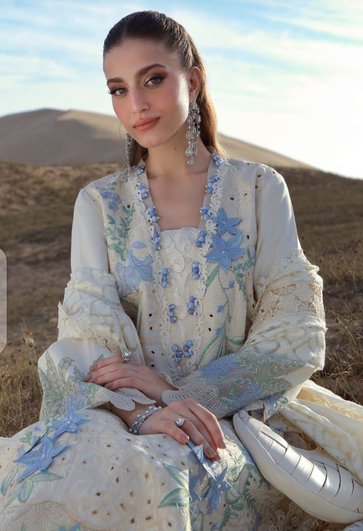 Rung Rasia Replica Luxury Chickenkari Lawn 3-Piece Suit with Embroidered Organza Dupatta - Image 10